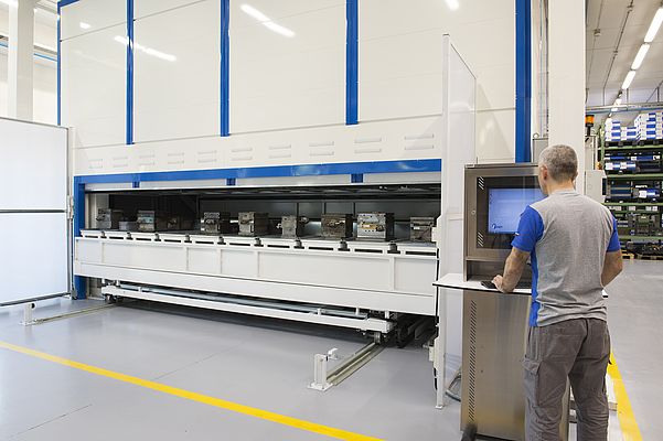 Il magazzino verticale automatico di cui si serva ATAM rientra appieno nel concetto di “Industria 4.0”