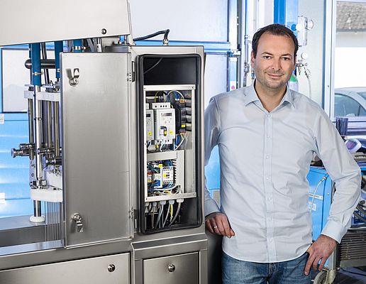 Für Jörg Schwebel, bei Günther Maschinenbau verantwortlich für die Elektrotechnik, spielten bei der Wahl des Frequenzumrichters die Themen Kosteneffizienz, Bauvolumen und Kommunikation eine wichtige Rolle.