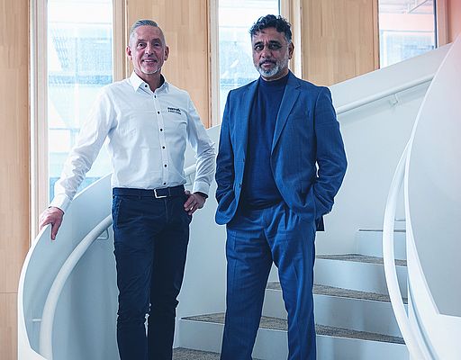 Steffen Winkler, Vertriebsleitung der Business Unit Automation & Electrification Solutions bei Bosch Rexroth (l), und Jash Bansidhar, Leiter IoT Automation bei Advantech (r). Bild: Bosch Rexroth Steffen Winkler, Vertriebsleitung der Business Unit Automation & Electrification Solutions bei Bosch Rexroth (l), und Jash Bansidhar, Leiter IoT Automation bei Advantech (r). Bild: Bosch Rexroth