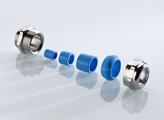 Dank des Mehrfach-Inlet können z.B. in der Größe M25 durch die blueglobe- Kabelverschraubung Kabel im Durchmesser von 6 mm bis 20 mm sicher geführt und abgedichtet werden. (Bilder: PFLITSCH)