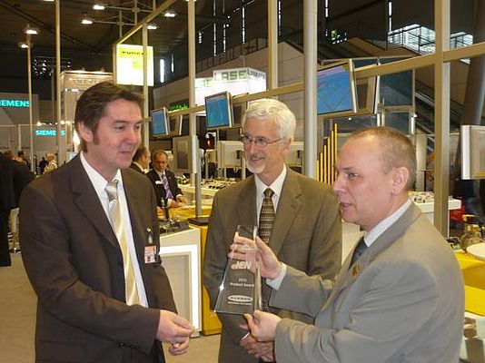 Handing over the IEN Europe Award 2010 at HANNOVER MESSE