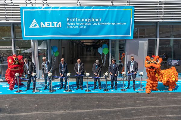 L.t.r.: Dalip Sharma, President and GM, Delta Electronics EMEA Region, Peter Ide, MD, Delta Energy Systems Germany, Marcus Schiffer, Mayor of Soest, Mark Ko, James Ng, Victor Cheng, all Delta Electronics, Andreas Kostrzewa, Delta Energy Germany L.t.r.: Dalip Sharma, President and GM, Delta Electronics EMEA Region, Peter Ide, MD, Delta Energy Systems Germany, Marcus Schiffer, Mayor of Soest, Mark Ko, James Ng, Victor Cheng, all Delta Electronics, Andreas Kostrzewa, Delta Energy Germany