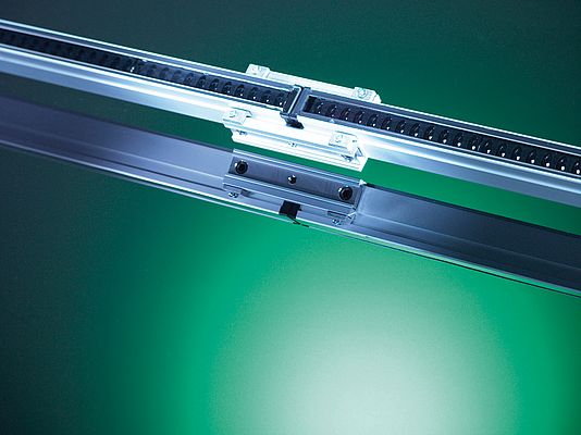 Two safety light curtains can be installed or next to each other without interference.