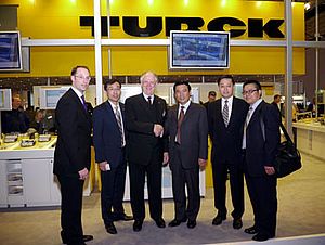 Chinese Minister Visits Turck Stand