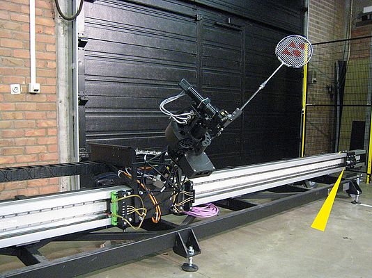 The carriage of the badminton robot Jada is secured in the end positions by means of industrial shock absorbers of the MAGNUM series.