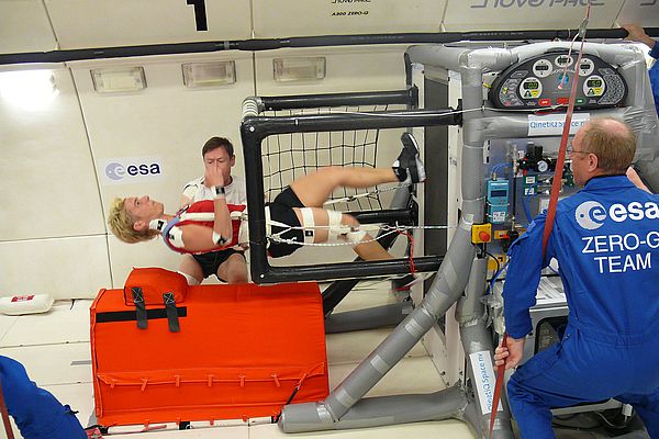 In the ESA's Airbus A300 called ZERO G, converted for parabolic flights, engineers and an astronaut test the treadmill called T2-Rack from QinetiQ Space nv, in which TUBUS profile dampers are used