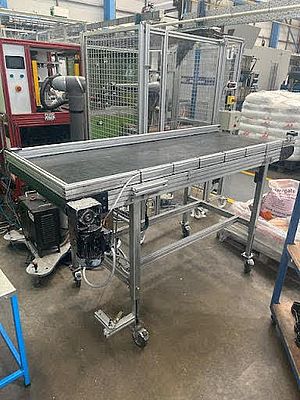 I Sistemi di Controllo PLC e Servo-Motori assicurano la massima precisione nell’automazione di saldatura a caldo di Rutland Plastics I Sistemi di Controllo PLC e Servo-Motori assicurano la massima precisione nell’automazione di saldatura a caldo di Rutland Plastics