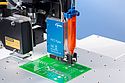 Applicazione senza contatto di micro depositi di fluido con PICO® Pμlse di Nordson EFD Applicazione senza contatto di micro depositi di fluido con PICO® Pμlse di Nordson EFD