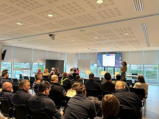 Legame con la comunità e a diffondere una cultura della sostenibilità Legame con la comunità e a diffondere una cultura della sostenibilità