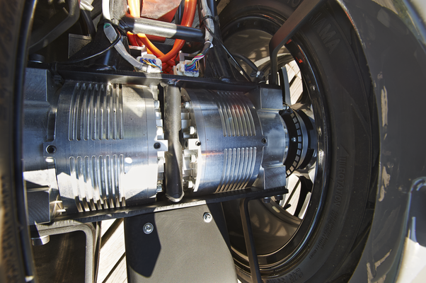 Il motore elettrico E-Wazuma sviluppato da NTN-SNR offre una nuova visione della tecnologia “in-wheel motor system” con due motori da 30 kw ciascuno integrati nelle ruote posteriori gemellate