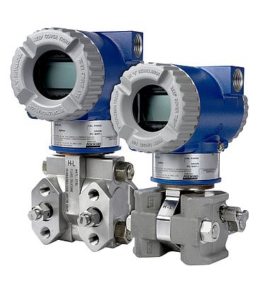 With FoxCal™ multiple calibration technology, Foxboro S Series transmitters like the IDP10S (traditional on left and low profile on right) provide a wide range of pressure measurement capability with high reference accuracy.