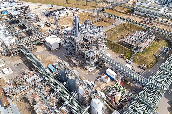 In the summer of 2020, production in the o-NT in the BASF works in Schwarzheide stopped for ten weeks. In this time extensive dismantling, conversion and new construction work was carried out (c) BASF