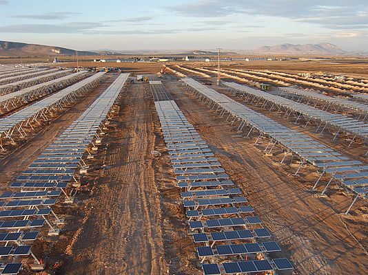 Les installations SolarOptimus permettent aux exploitants de centrales solaires d'augmenter le gain d'énergie de plus de 30% dans les régions ensoleillées, comme en Espagne.