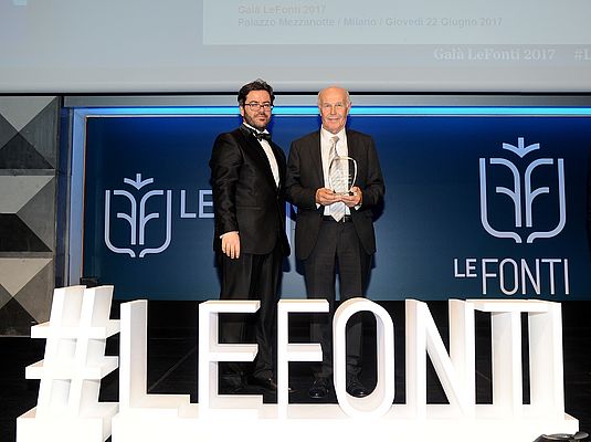 IL Presidente di Terranova, Enio Valletti ritira il Premio LE FONTI