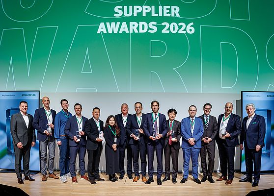 Schaeffler: Georg F. W. Schaeffler (destra) family shareholder e Presidente del Consiglio di Sorveglianza di Schaeffler AG, e il Dr. Jochen Schröder (sinistra), Chief Operating Officer di Schaeffler AG, hanno consegnato i Supplier Awards 2026