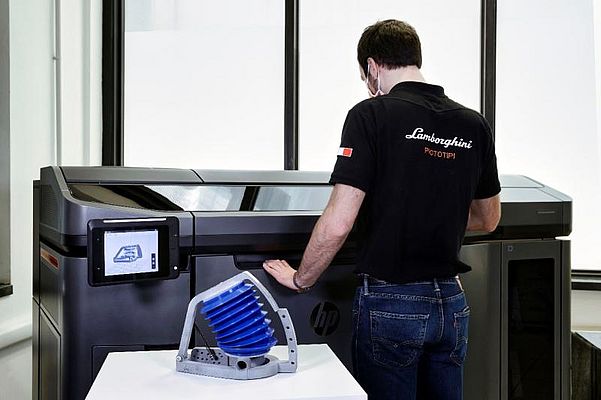 Il Dipartimento R&D di Automobili Lamborghini ha scelto una HP Jet Fusion 3D 4200, che consente di stampare con una precisione di 0.0, per il suo simulatore polmonare