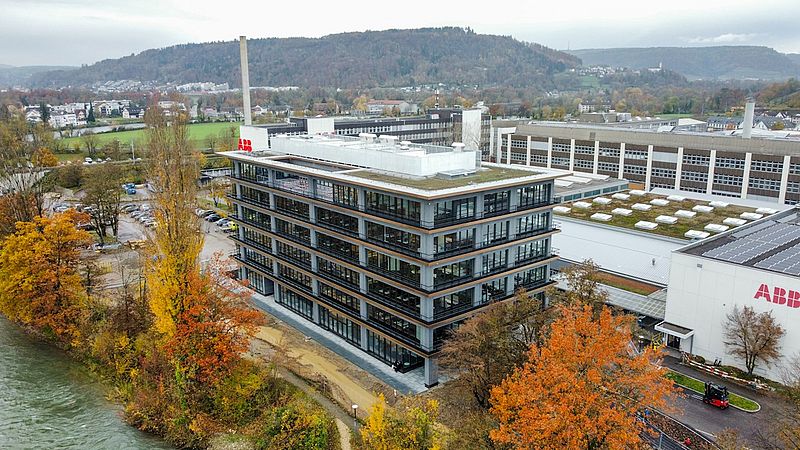 ABB er­öff­net neu­es Mul­ti­funk­ti­ons­ge­bäu­de an Schwei­zer Stand­ort