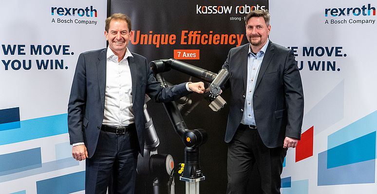 Dr. Marc Wucherer (links), Mitglied des Vorstands von Bosch Rexroth, und Kristian Kassow, Geschäftsführer und Miteigentümer von Kassow Robots, unterzeichneten die geplante Transaktion in Kopenhagen (Dänemark).