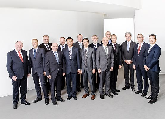 Zwölf Siemens-Forscher und -Entwickler wurden am 3. Dezember von Siemens in München als "Erfinder des Jahres" ausgezeichnet. Siemens meldete im Geschäftsjahr 2014 rund 4300 Patente an, das sind neun Prozent mehr als im Vorjahr.