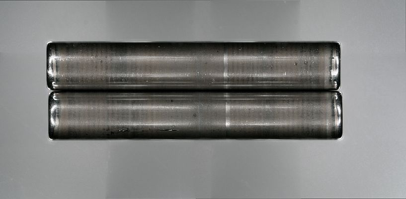 Abb.5: Schmierstoffverfärbungen an den Nadelrollen eines Massiv-Nadellagers