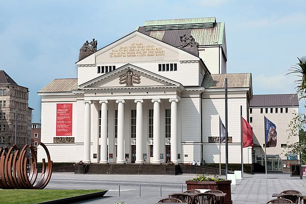 Im Theater Duisburg finden Schauspiel- und Ballett-Aufführungen sowie Opern und Konzerte statt.