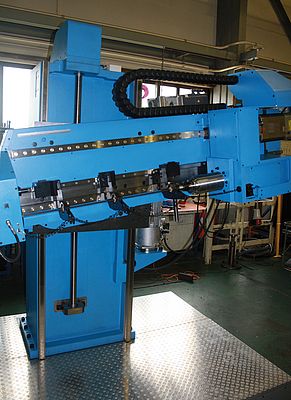 Die „AX-TLF“-Baureihe der Auerbach Maschinenfabrik GmbH, Ellefeld, kombiniert konventionelle Frästechnik mit moderner Tiefbohrtechnik in einer Maschine.