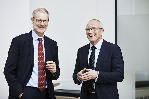Søren Holst, Präsident von Brüel & Kjær (links), und Andreas Hüllhorst, Präsident von HBM.