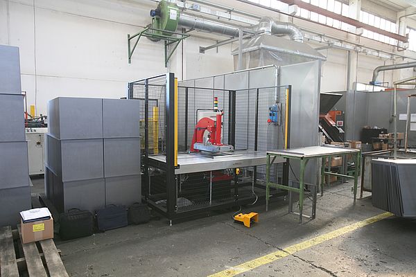 Die Biegepresse von Powertech verfügt über eine komplette Sicherheitslösung von Jokab Safety.