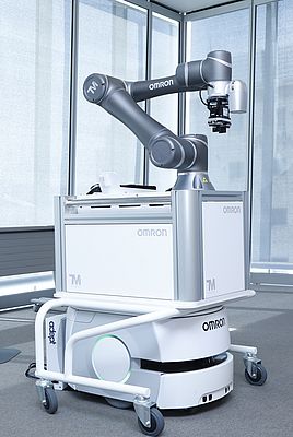 Cobots der TM-Serie lassen sich mit den autonomen mobilen Robotern der LD-Serie kombinieren, um selbstständig dahin zu kommen, wo sie gerade gebraucht werden