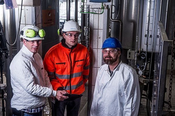 Von links nach rechts: Jesper Knage und Henrik Parbo (CP Kelco), Lars-Peter Hansen (Siemens)
