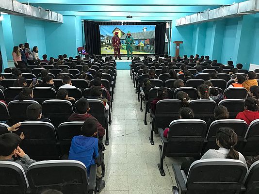 Ayvaz Hakkari’deki Okulun Konferans Salonuna ve Kütüphanesine Sahip Çıktı