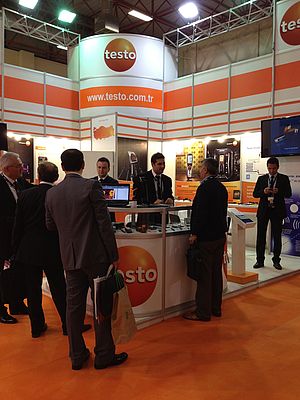 Testo, Nisan ayındaki fuarlarda müşterilerileri ile buluştu.