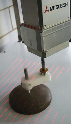 Sezgisel insan pasta kremalama hareketlerine öykünen Mitsubishi Electric robotu