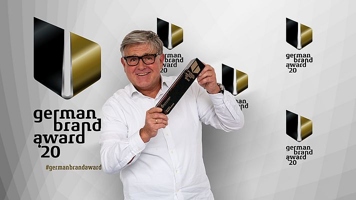Peter Seipp, Managing Director 3deluxe, with the German Brand Award.