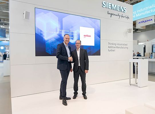 From left to right: Dr. Sven Hicken, Oerlikon, Head of Additive Manufacturing Business Unit & Dr. Karsten Heuser, Siemens, Vice President for Additive Manufacturing.