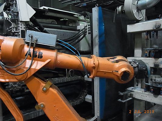 The handling robot in the aluminium diecast plant 1 is equipped with a swivel.