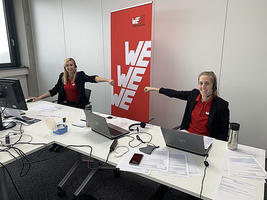 Discussion via digital channels. Lisa Richter (left) and Marie-Theres Kohl from the organization team (both Würth Elektronik eiSos)