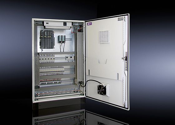 While expensive re-work is called for when configuring side panels of conventional stand-alone or wall-mounted enclosures – such as the subsequent welding of bolts and retouching of damaged paint – the CM offers virtually unlimited expansion opportuni