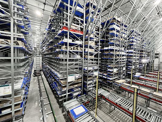 Automated deep-freeze warehouse with over 26,280 tray storage locations. (Image source: Früchte Jork).