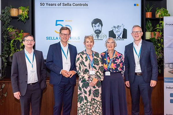 (fltr) Dr. Michael Löbig (CFO at HIMA Group), Steffen Philipp (Shareholder of HIMA Group), Rachael Benson (nee Lardner), Trish Lardner, Jörg de la Motte (CEO at HIMA Group).