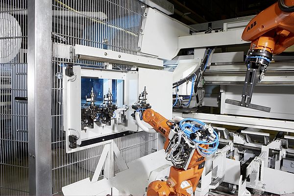 Robot-assisted systems are taking over more and more work steps, starting with removal of the cut parts and continuing through deburring, weighing, centring and marking, all the way to sorting and stacking