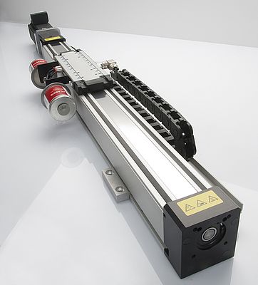 The profile slots enable maximum flexibility for the addition of customer-specific accessories, such as drag chains