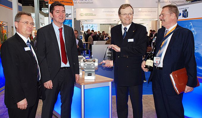 Nord’s Managing Director Ullrich Küchenmeister (3rd left) takes over the IEN Europe Award 2011 for the IE2 motors; Frank Wiedemann (1st left) is responsible for energy-efficient motors.