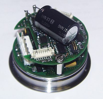 The integriated energising electronics DIS for 24 or optionally 48 VDC supply voltage.