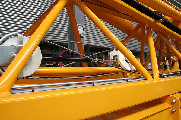 The GS-28-500-EE-1300 type industrial gas springs protects the mobile folding crane by quickly extending in an emergency.