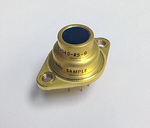 Lensed Detector with LWIR HgCdTe lens