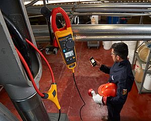 Connect®-enabled 370 FC Series Clamp Meters