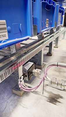 Leuze FBPS 607i bar code positioning system in use. (Image source: Klinkhammer).