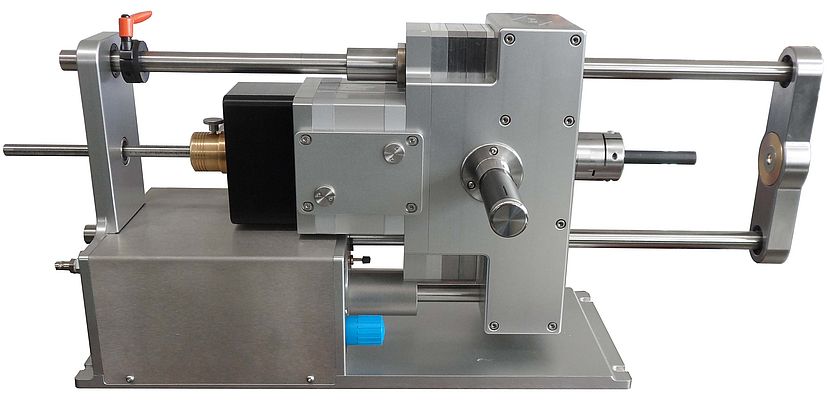High-precision cutting machine for shielding and braid on cables and leads: The electro-pneumatic Beri.Co.Cut - V3 cuts cleanly and reliably whilst reducing power requirements - the shielding of high-voltage cables in particular