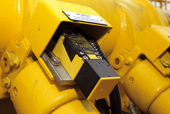 The ATEX-certified Namur sensors from Turck have to defy the weather conditions of the ocean.